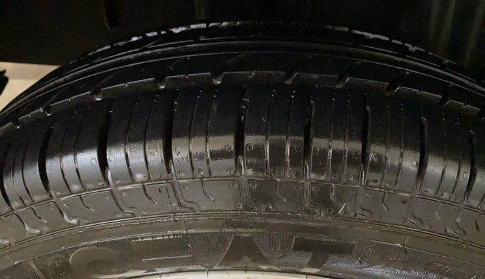 2022 Renault TRIBER RXT LIMITED EDITION, Petrol, Manual, 82,043 km, Right Rear Tyre Tread