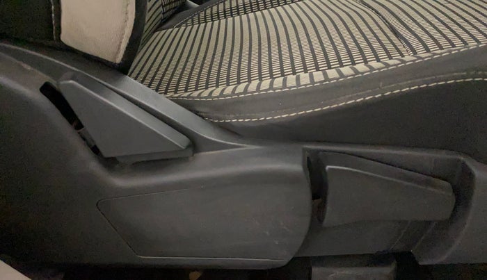 2022 Renault TRIBER RXT LIMITED EDITION, Petrol, Manual, 82,043 km, Driver Side Adjustment Panel