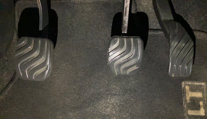 2022 Renault TRIBER RXT LIMITED EDITION, Petrol, Manual, 82,043 km, Pedals