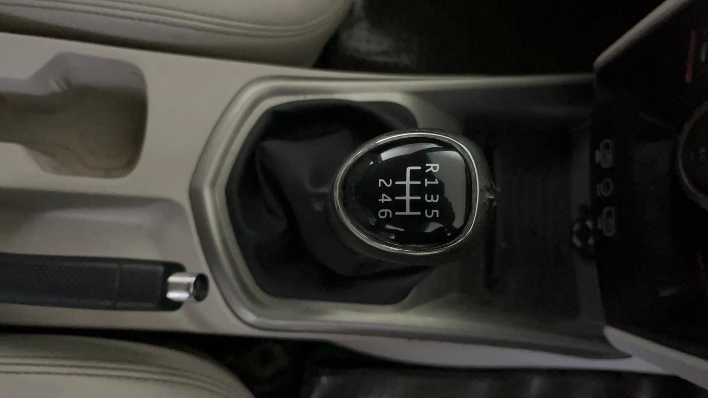 2019 Mahindra XUV300 W8 (O) 1.2 PETROL, Petrol, Manual, 75,026 km, Gear Lever