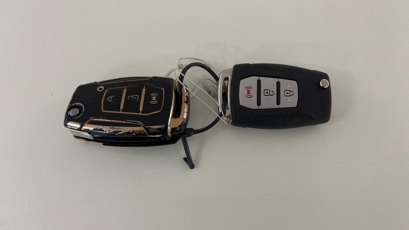 2019 Mahindra XUV300 W8 (O) 1.2 PETROL, Petrol, Manual, 75,026 km, Key Close Up