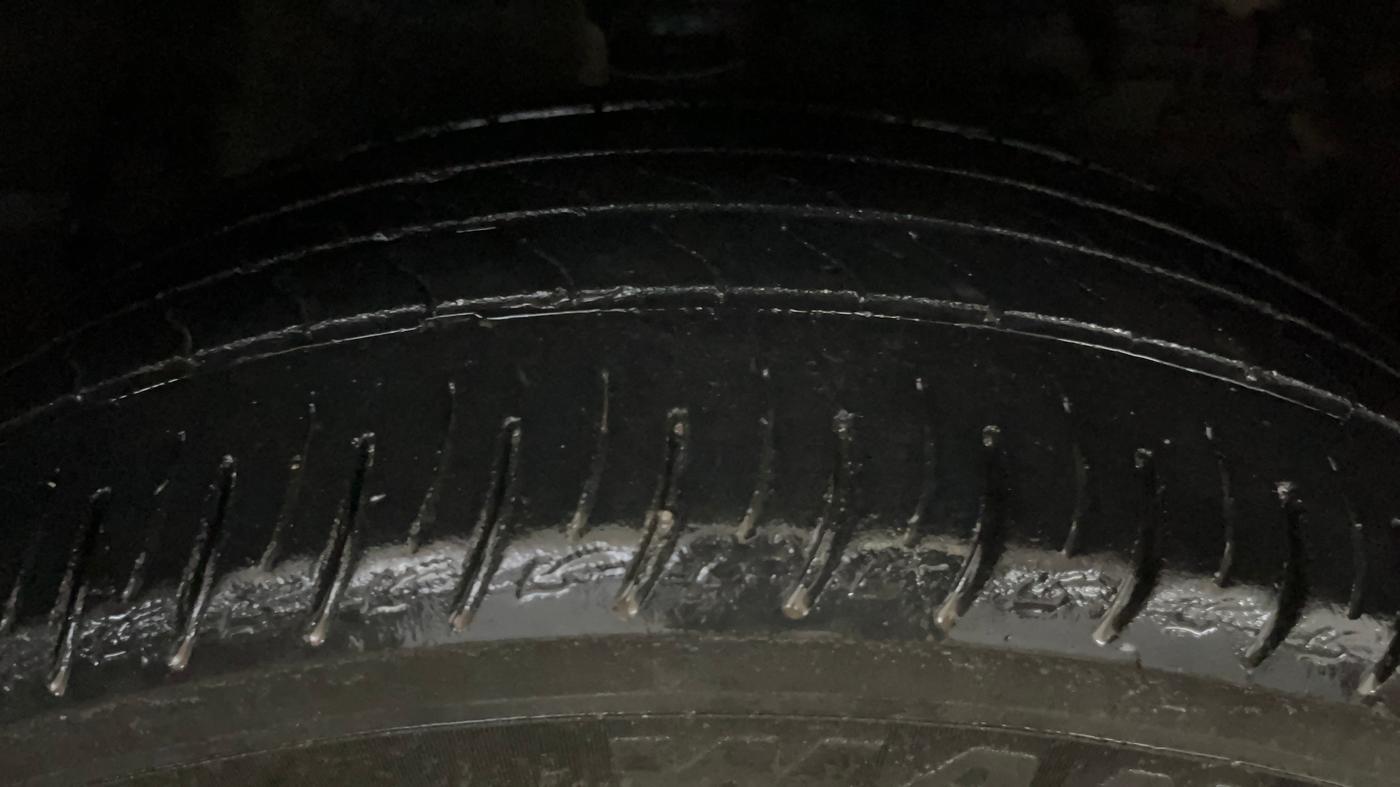2019 Mahindra XUV300 W8 (O) 1.2 PETROL, Petrol, Manual, 75,026 km, Right Front Tyre Tread