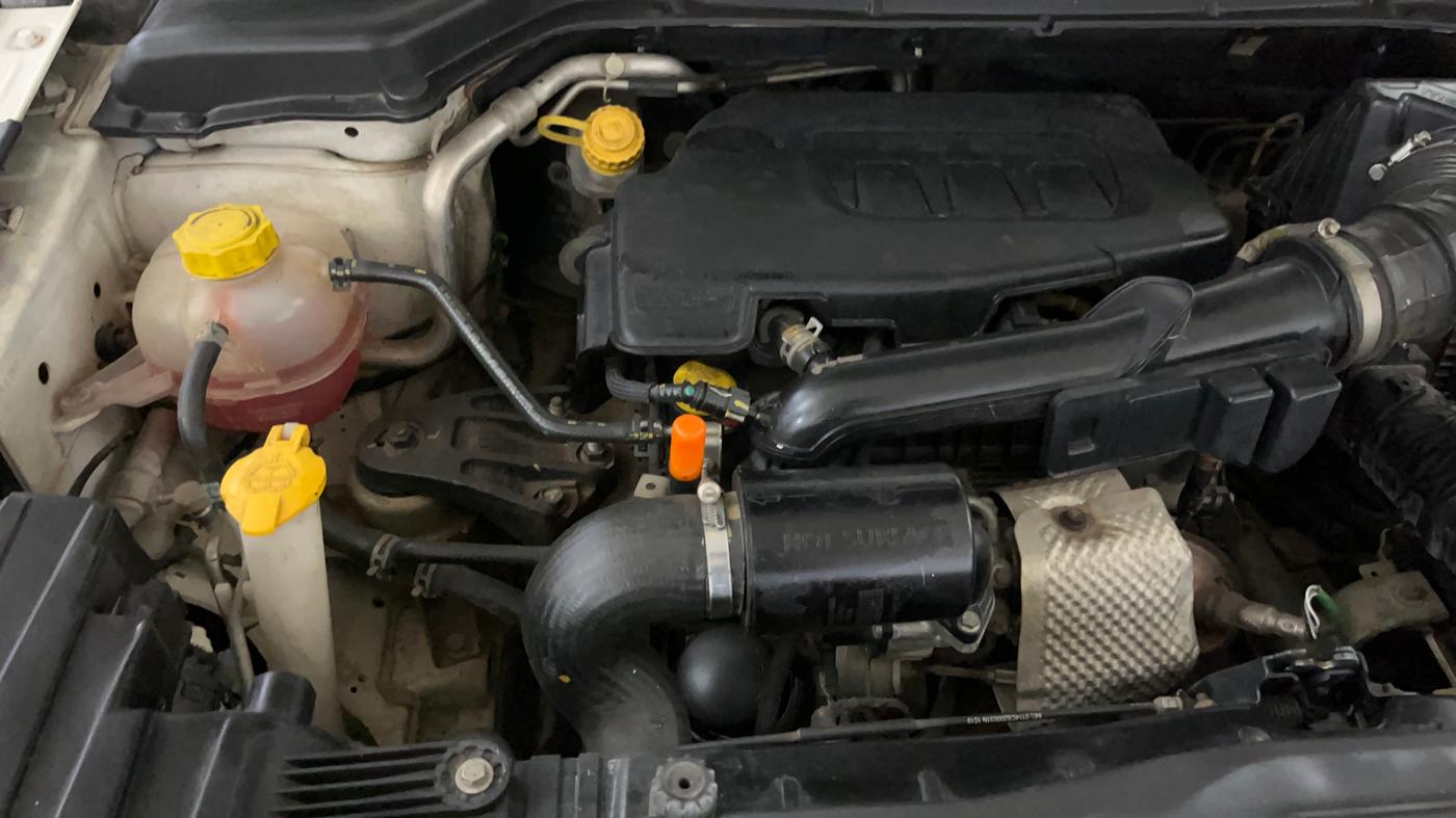 2019 Mahindra XUV300 W8 (O) 1.2 PETROL, Petrol, Manual, 75,026 km, Engine View - Right