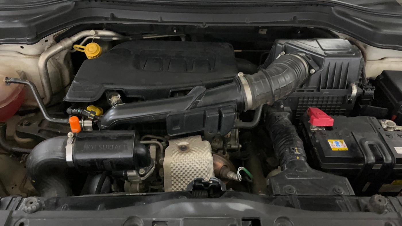 2019 Mahindra XUV300 W8 (O) 1.2 PETROL, Petrol, Manual, 75,026 km, Engine View