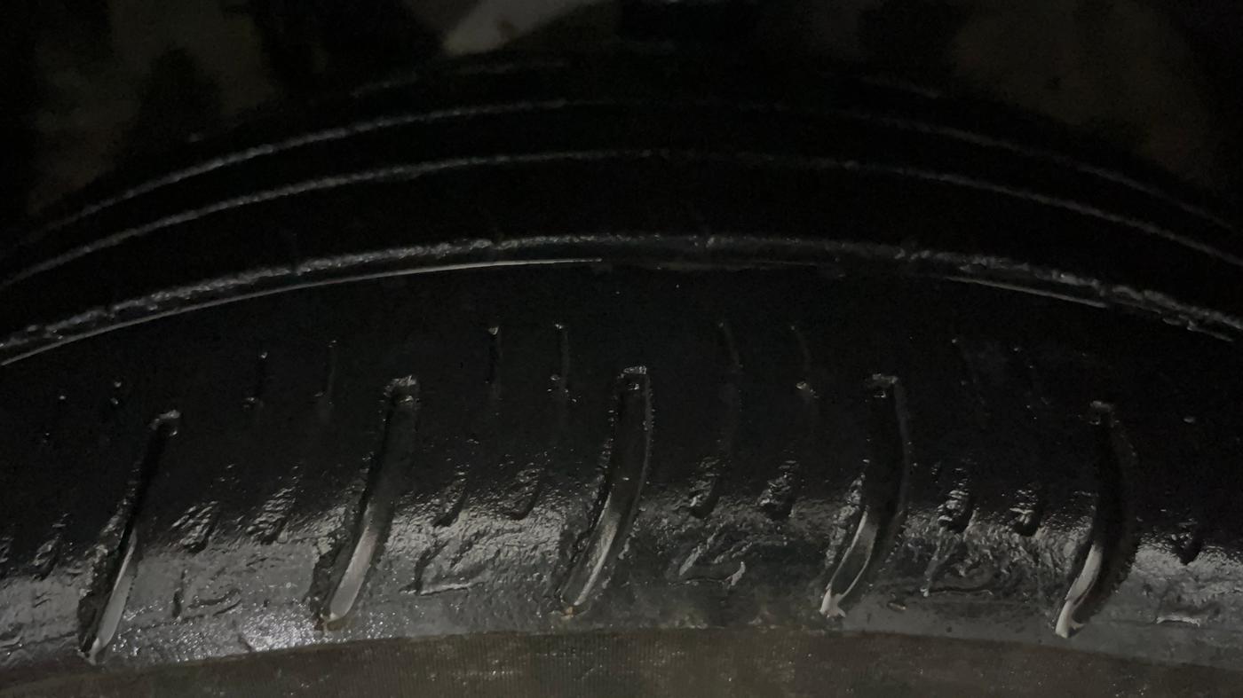 2019 Mahindra XUV300 W8 (O) 1.2 PETROL, Petrol, Manual, 75,026 km, Left Front Tyre Tread