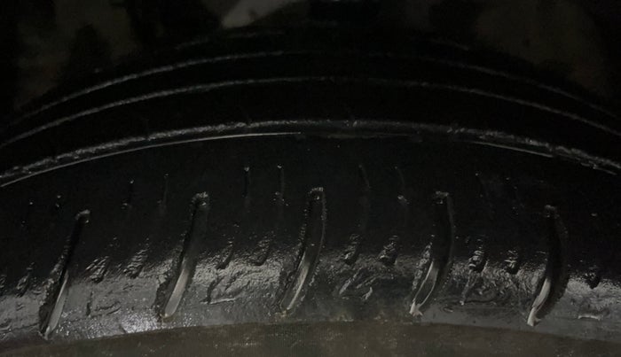 2019 Mahindra XUV300 W8 (O) 1.2 PETROL, Petrol, Manual, 75,045 km, Left Front Tyre Tread