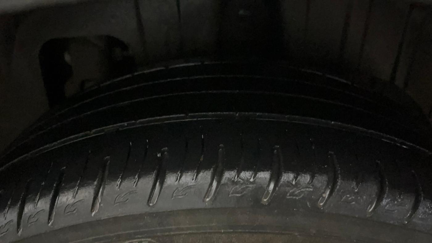 2019 Mahindra XUV300 W8 (O) 1.2 PETROL, Petrol, Manual, 75,026 km, Left Rear Tyre Tread