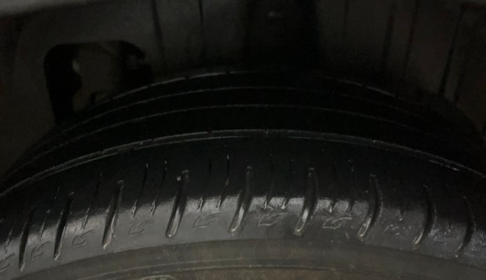 2019 Mahindra XUV300 W8 (O) 1.2 PETROL, Petrol, Manual, 75,045 km, Left Rear Tyre Tread