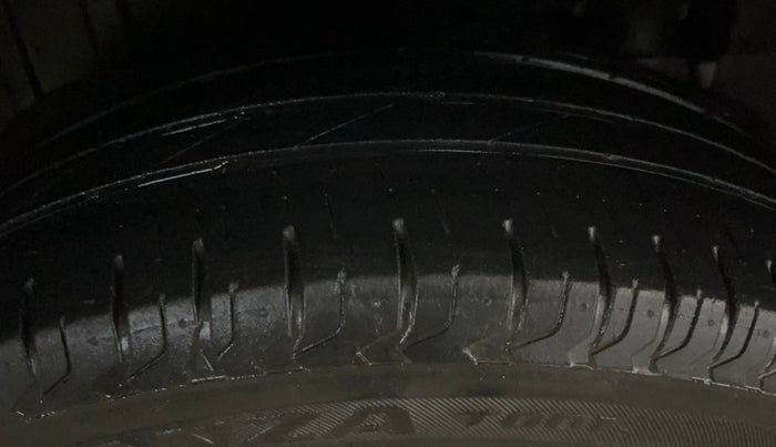2019 Mahindra XUV300 W8 (O) 1.2 PETROL, Petrol, Manual, 75,045 km, Right Rear Tyre Tread