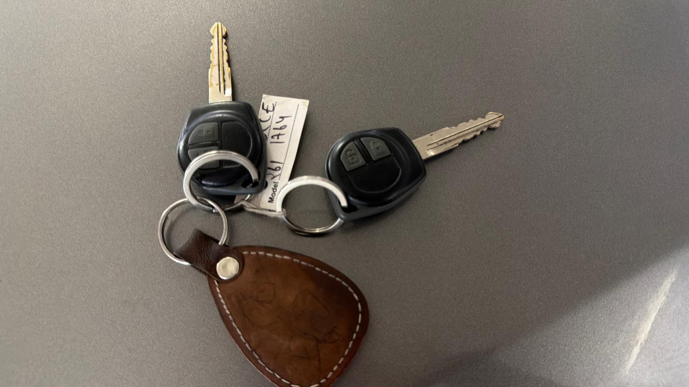 2016 Maruti Swift LXI (O), Petrol, Manual, 75,404 km, Key Close Up