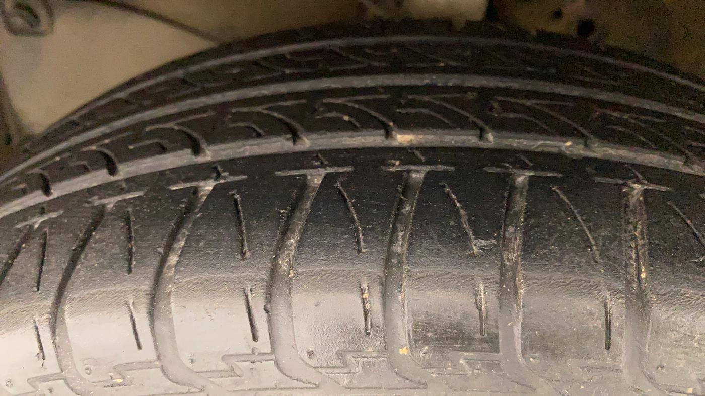 2012 Honda Brio S MT, Petrol, Manual, 74,452 km, Left Front Tyre Tread