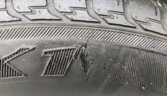 2012 Honda Brio S MT, Petrol, Manual, 74,452 km, Left front tyre - Minor crack