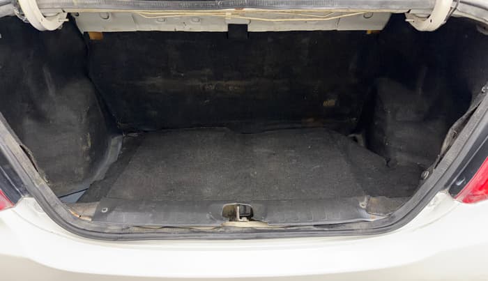 2017 Maruti Swift Dzire LXI, Petrol, Manual, 1,07,069 km, Boot Inside