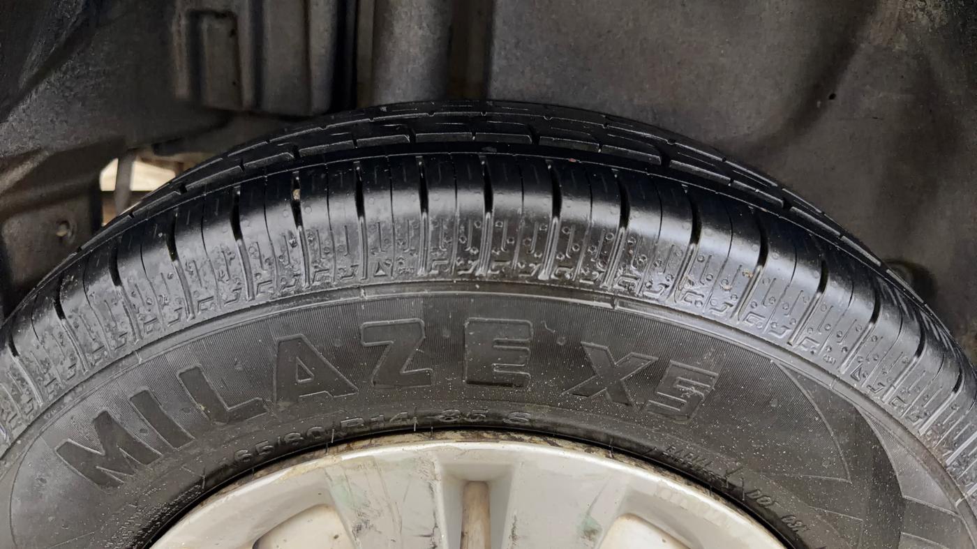 2017 Maruti Swift Dzire LXI, Petrol, Manual, 1,07,069 km, Right Rear Tyre Tread