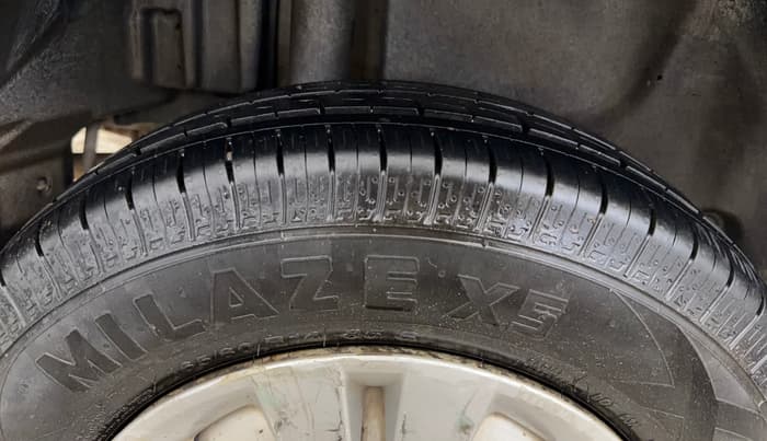 2017 Maruti Swift Dzire LXI, Petrol, Manual, 1,07,069 km, Right Rear Tyre Tread