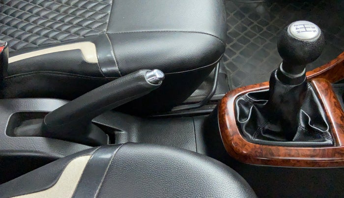 2017 Maruti Swift VXI OPT, Petrol, Manual, 16,759 km, Gear Lever