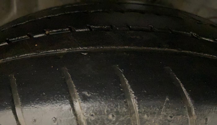 2016 Honda Amaze 1.2L I-VTEC VX, Petrol, Manual, 40,321 km, Right Front Tyre Tread