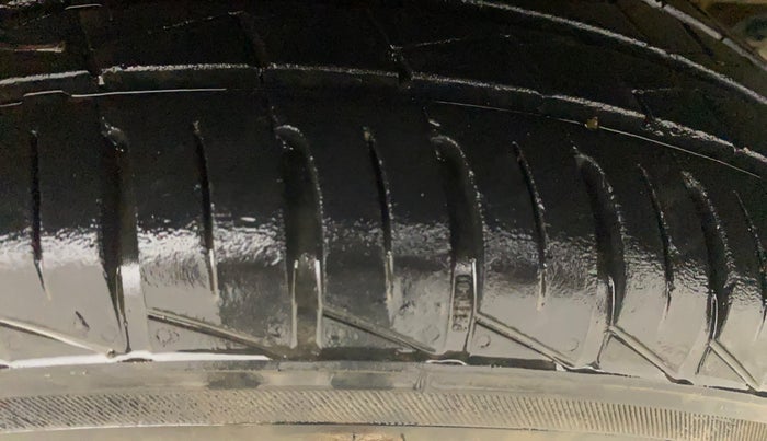 2024 Renault Kwid RXT 1.0 AMT, Petrol, Automatic, 15,103 km, Left Rear Tyre Tread