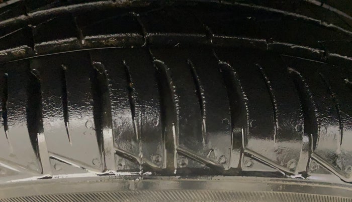 2024 Renault Kwid RXT 1.0 AMT, Petrol, Automatic, 15,103 km, Right Front Tyre Tread