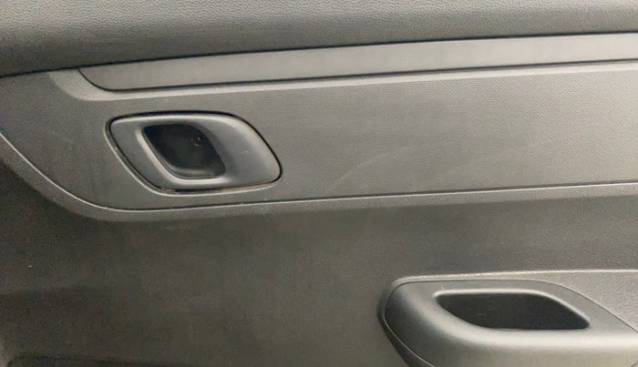 2024 Renault Kwid RXT 1.0 AMT, Petrol, Automatic, 15,103 km, Driver Side Door Panels Control