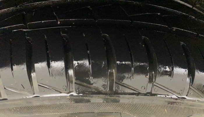 2024 Renault Kwid RXT 1.0 AMT, Petrol, Automatic, 15,103 km, Right Rear Tyre Tread