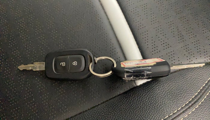 2024 Renault Kwid RXT 1.0 AMT, Petrol, Automatic, 15,103 km, Key Close Up