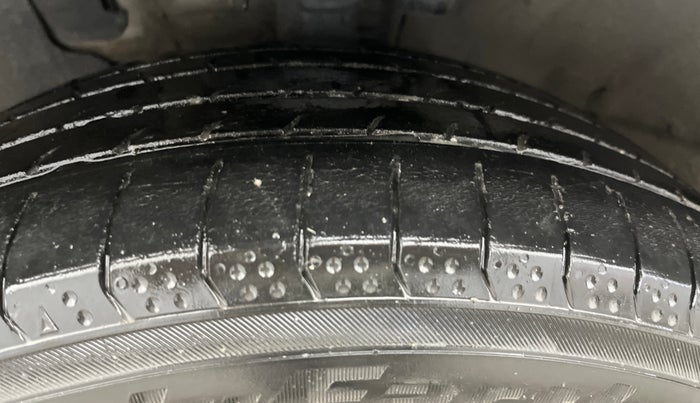 2018 Hyundai Verna 1.6 VTVT SX O, CNG, Manual, 57,181 km, Left Front Tyre Tread