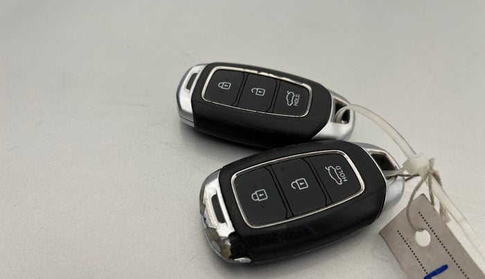 2018 Hyundai Verna 1.6 VTVT SX O, CNG, Manual, 57,181 km, Key Close Up