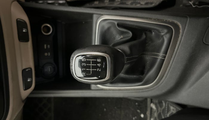 2018 Hyundai Verna 1.6 VTVT SX O, CNG, Manual, 57,181 km, Gear Lever