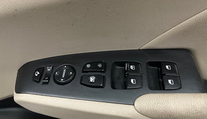 2018 Hyundai Verna 1.6 VTVT SX O, CNG, Manual, 57,181 km, Driver Side Door Panels Control