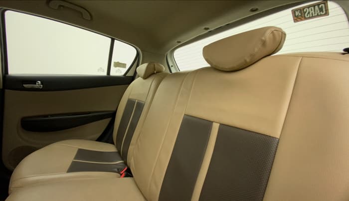 2012 Hyundai i20 SPORTZ 1.2, Petrol, Manual, 89,886 km, Right Side Rear Door Cabin