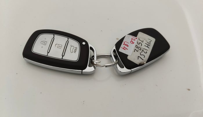 2019 Hyundai Elite i20 ASTA (O) CVT, Petrol, Automatic, 34,197 km, Key Close Up