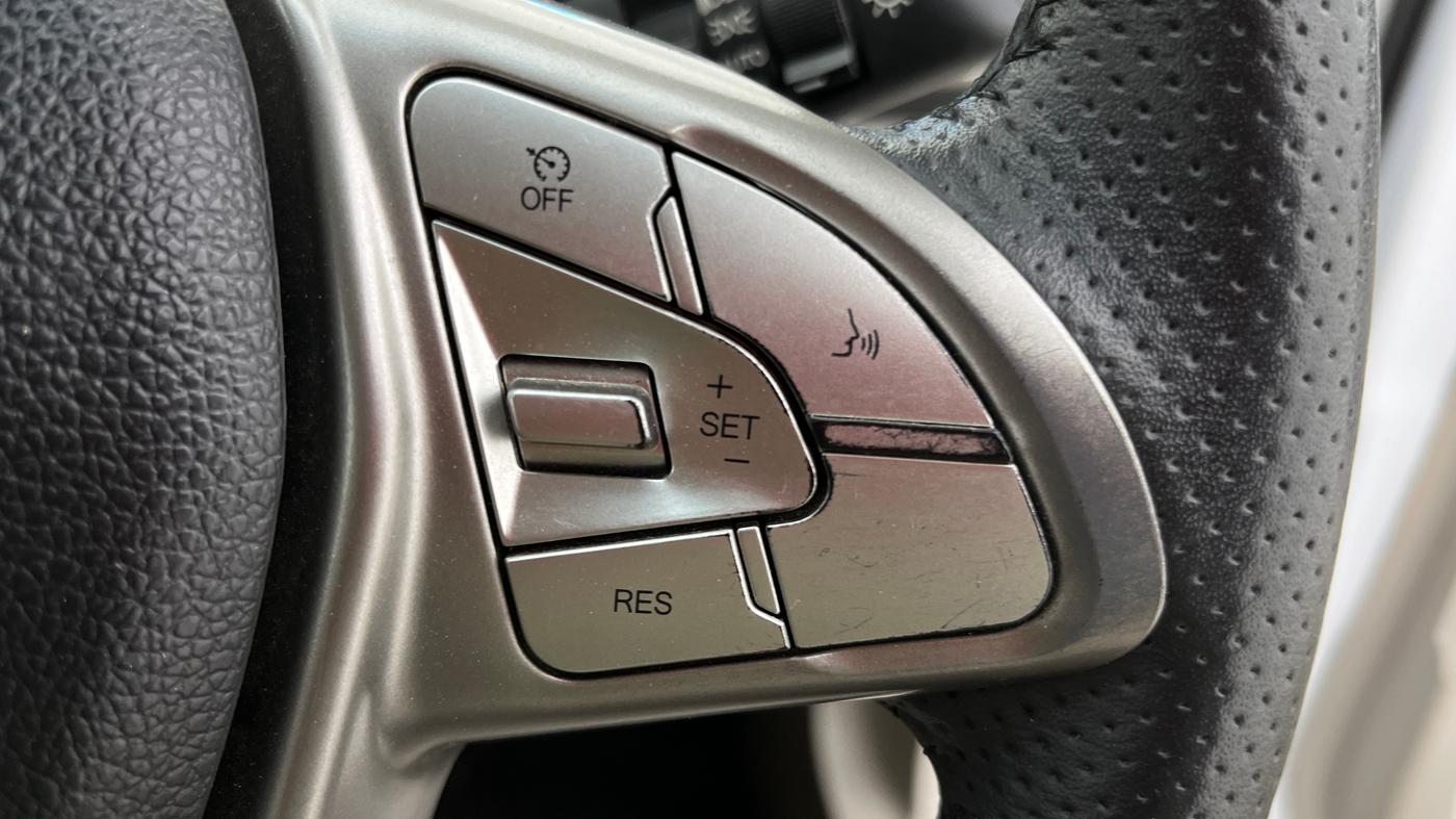 2024 Mahindra XUV300 W8 (O) 1.2 PETROL AMT, Petrol, Automatic, 16,200 km, Adaptive Cruise Control