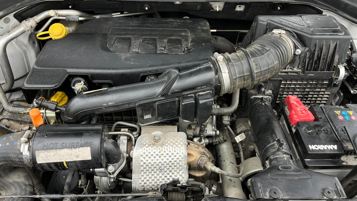 2024 Mahindra XUV300 W8 (O) 1.2 PETROL AMT, Petrol, Automatic, 16,200 km, Engine View