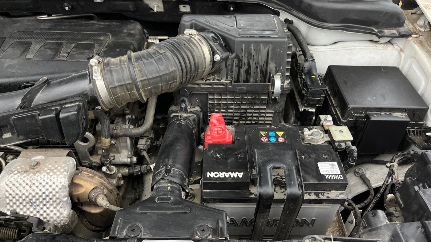 2024 Mahindra XUV300 W8 (O) 1.2 PETROL AMT, Petrol, Automatic, 16,200 km, Engine View - Left