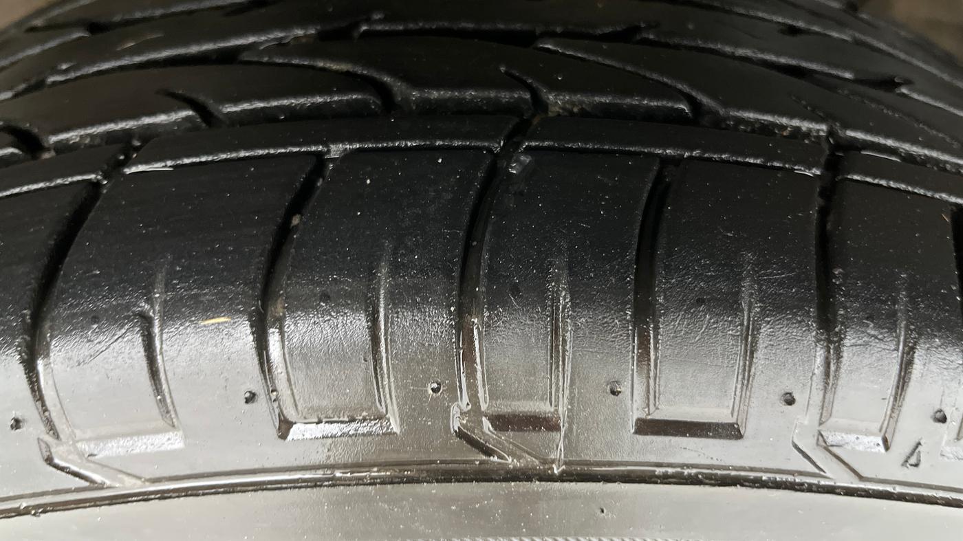 2024 Mahindra XUV300 W8 (O) 1.2 PETROL AMT, Petrol, Automatic, 16,200 km, Left Front Tyre Tread