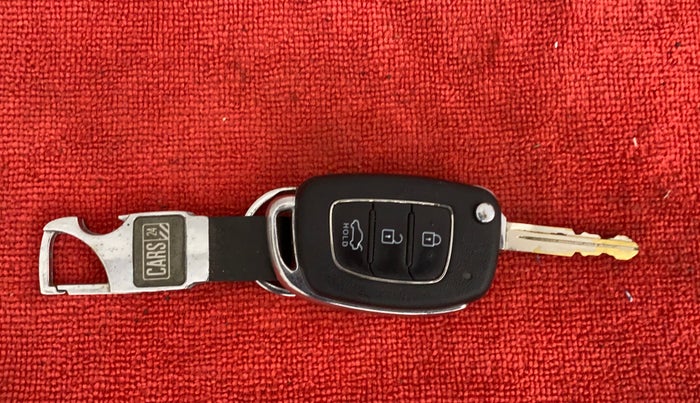 2020 Hyundai AURA S 1.2 CNG, CNG, Manual, 43,410 km, Key Close Up