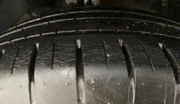 2020 Maruti Baleno ZETA PETROL 1.2, Petrol, Manual, 30,533 km, Left Front Tyre Tread