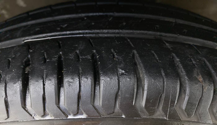 2019 Maruti Dzire VXI AMT, Petrol, Automatic, 33,434 km, Right Front Tyre Tread