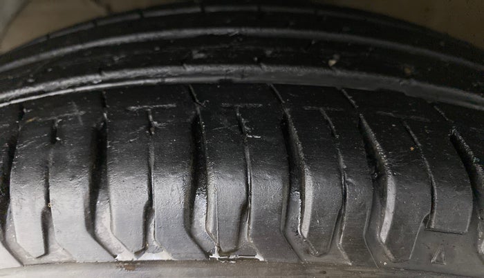 2019 Maruti Dzire VXI AMT, Petrol, Automatic, 33,434 km, Left Front Tyre Tread