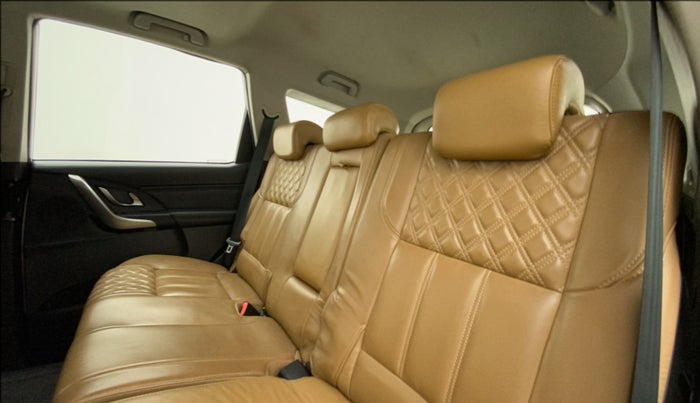 2018 Mahindra XUV500 W11 AT, Diesel, Automatic, 74,191 km, Right Side Rear Door Cabin