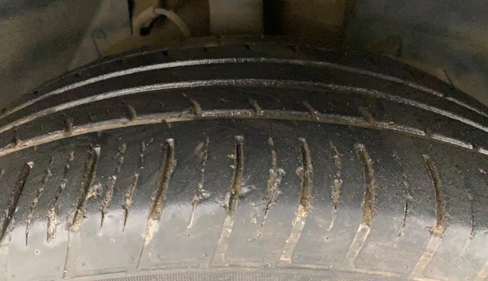 2018 Mahindra XUV500 W11 AT, Diesel, Automatic, 74,191 km, Right Front Tyre Tread