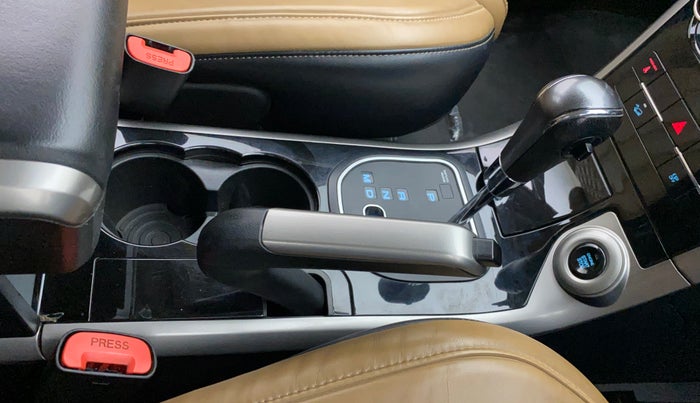 2018 Mahindra XUV500 W11 AT, Diesel, Automatic, 74,191 km, Gear Lever