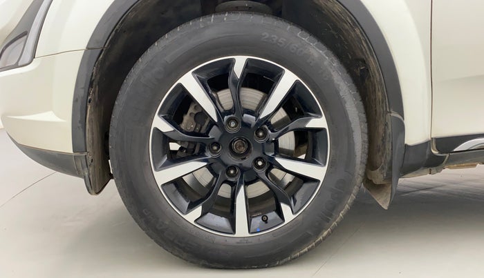 2018 Mahindra XUV500 W11 AT, Diesel, Automatic, 74,191 km, Left Front Wheel