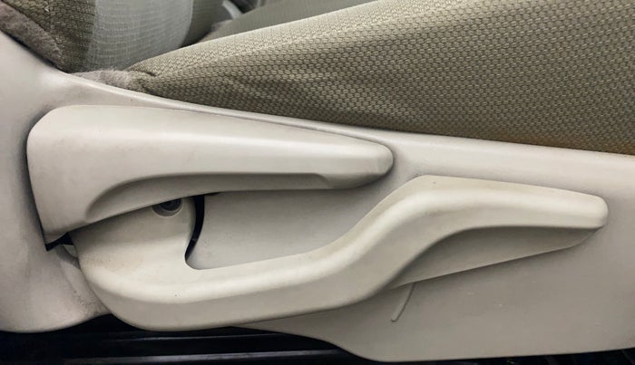 2015 Toyota Etios Liva G, Petrol, Manual, 38,768 km, Driver Side Adjustment Panel