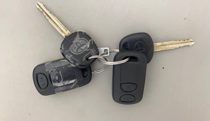 2015 Toyota Etios Liva G, Petrol, Manual, 38,768 km, Key Close Up