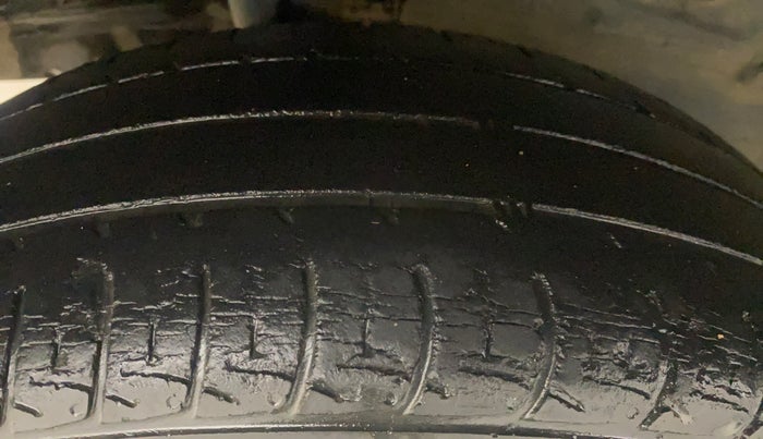 2015 Toyota Etios Liva G, Petrol, Manual, 38,768 km, Right Rear Tyre Tread