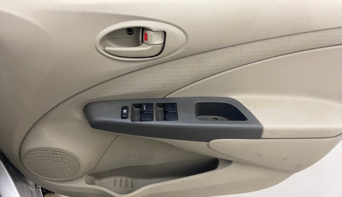 2015 Toyota Etios Liva G, Petrol, Manual, 38,768 km, Driver Side Door Panels Control