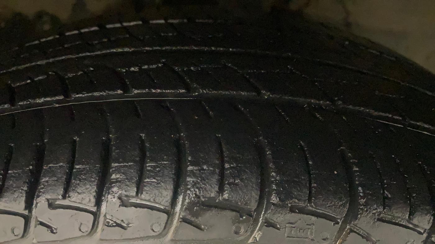 2015 Toyota Etios Liva G, Petrol, Manual, 38,768 km, Right Front Tyre Tread