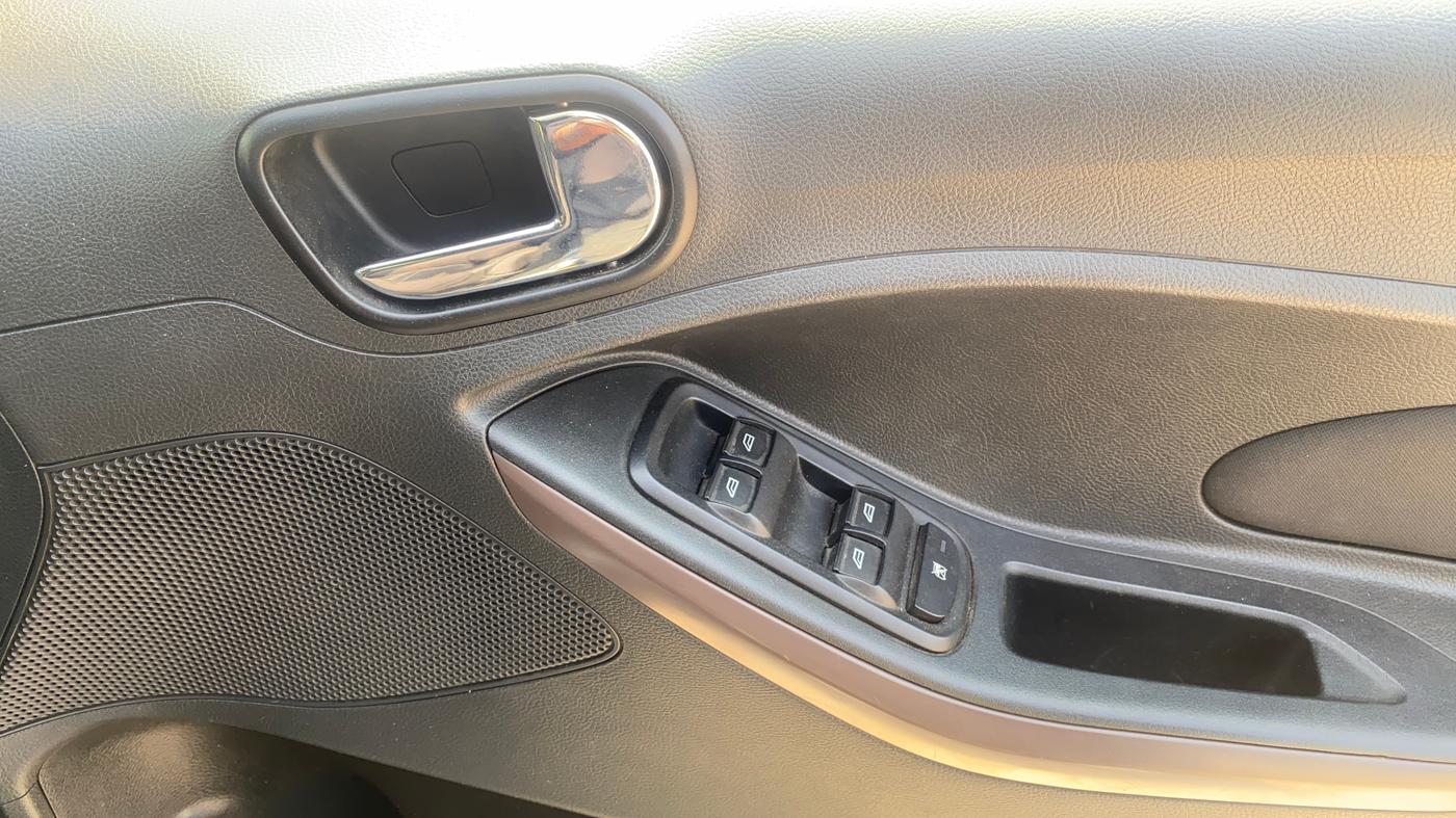 2018 Ford FREESTYLE TITANIUM 1.2 PETROL, Petrol, Manual, 57,098 km, Driver Side Door Panels Control